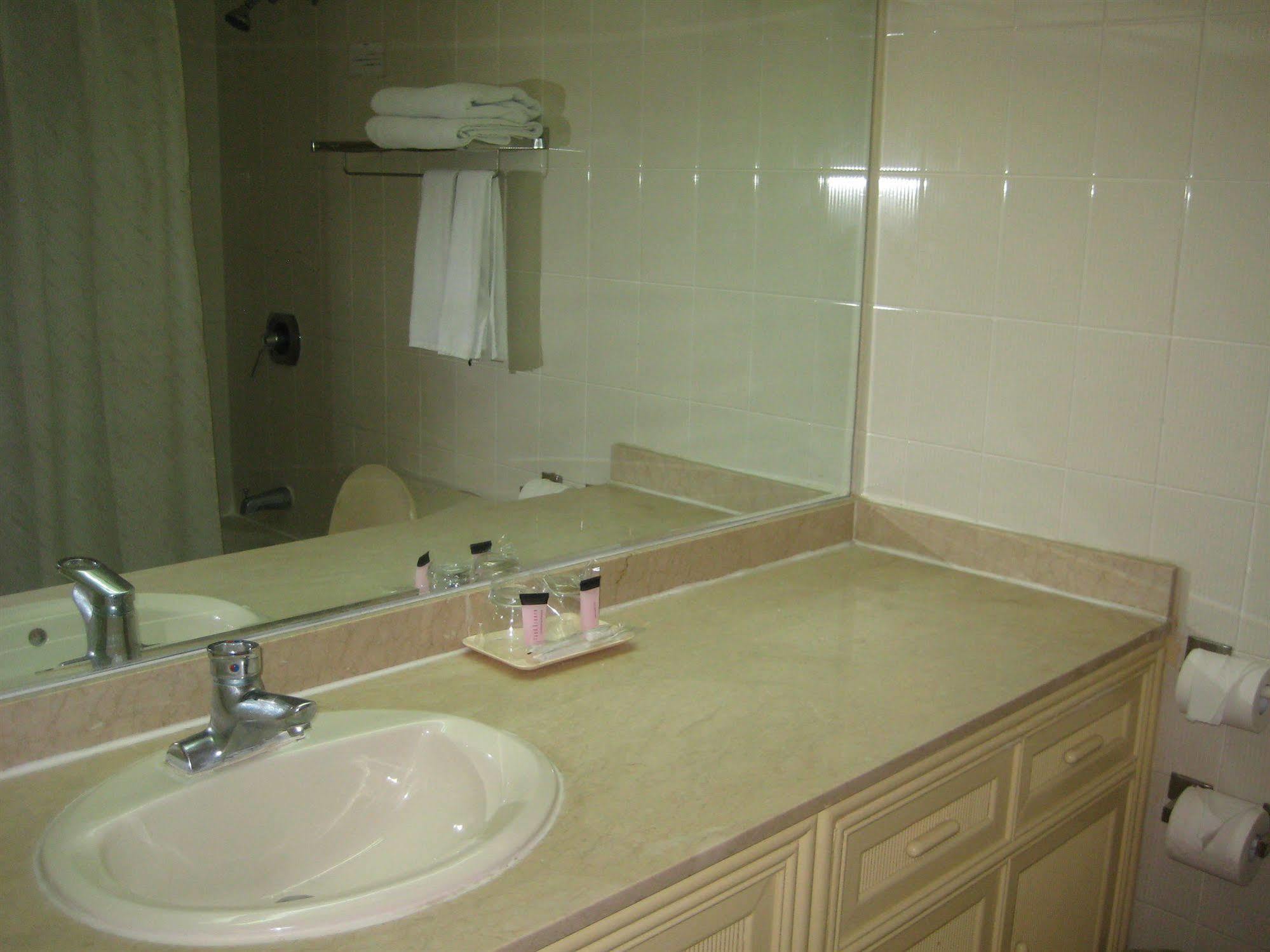 Tumon Bay Capital Hotel Tamuning Esterno foto